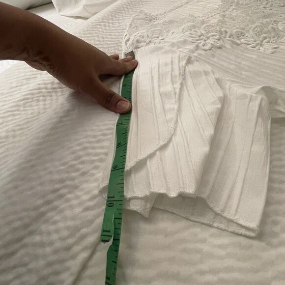 Women's White Tshirt Lace Cutout Applique Crew Neck Blouse Top Size M - Picture 6 of 9